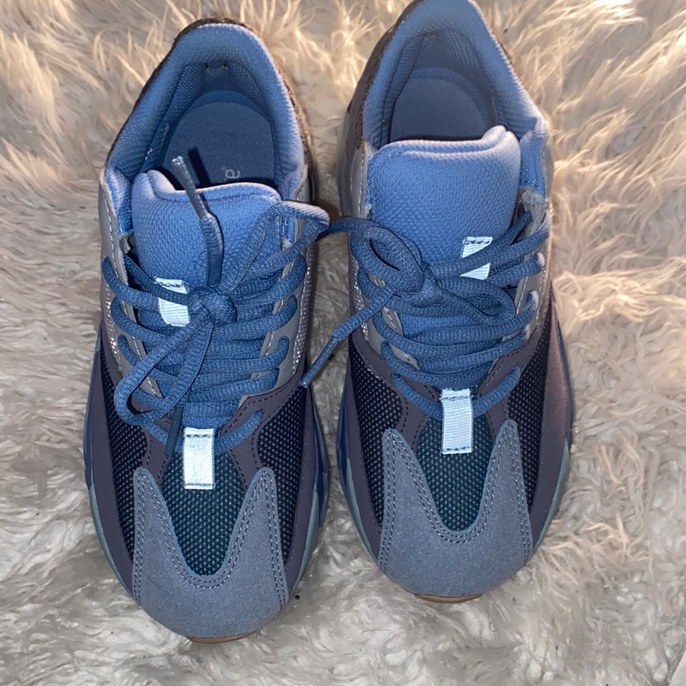 Yeezy Boost 700 “Carbon Blue”💙